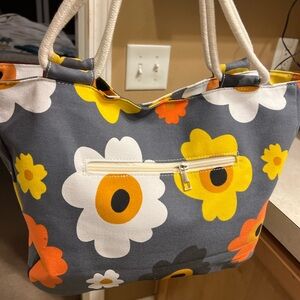 Unique Tote cloth new without tags